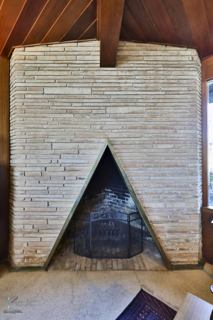 Conversation pit with fireplace - 1450 Tanglewood, Abielne, TX 79605